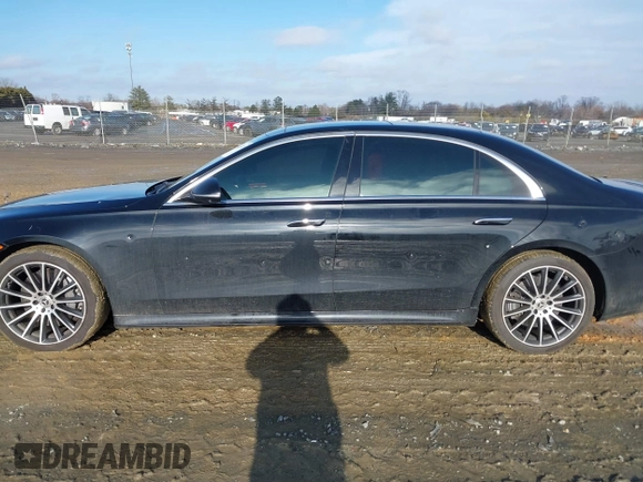 2021 Mercedes-Benz S 580 z VIN W1K6G7GB9MA055882, wystawiony jako IAAI lot #41531233 z przebiegiem 39 682 mil mil oraz . Historia ofert i sprzedaży dostępna na DreamBid. Obrazek 14.