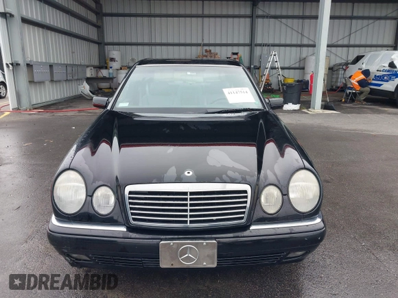 1996 Mercedes-Benz E-Class with VIN WDBJF55F0TJ007170, listed as a IAAI auction lot 41147514 with 122,044 mi miles. Bid and sale history available at carsss.com. Image 6.