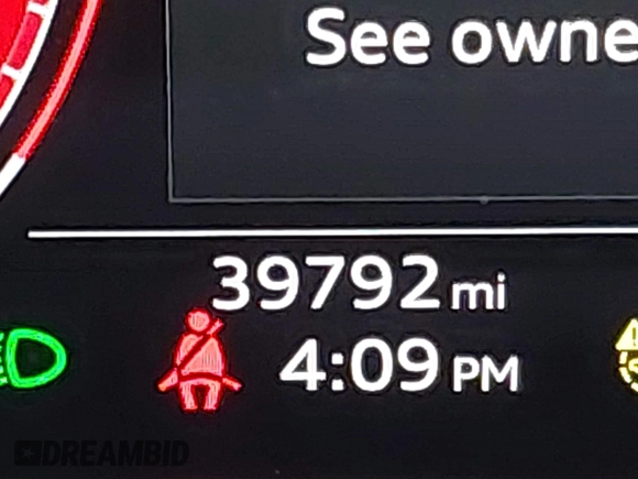 2021 Audi Q8 Premium Plus z VIN WA1EVAF12MD003942, wystawiony jako IAAI lot #41369581 z przebiegiem 39 792 mil mil oraz . Historia ofert i sprzedaży dostępna na DreamBid. Obrazek 16.