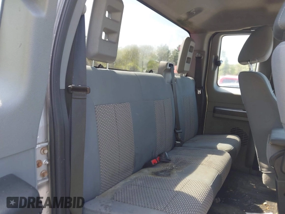 2013 Ford F-250 XL z VIN 1FT7X2B66DEA06885, wystawiony jako IAAI lot #42240723 z przebiegiem 136 062 mil mil oraz . Historia ofert i sprzedaży dostępna na DreamBid. Obrazek 8.