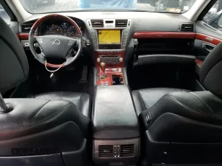 2010 Lexus LS 460 z VIN JTHCL5EF6A5006984, wystawiony jako Copart lot #60912355 z przebiegiem 185 116 mil mil oraz Czysty tytuł • Clean title. Historia ofert i sprzedaży dostępna na DreamBid. Obrazek 8.