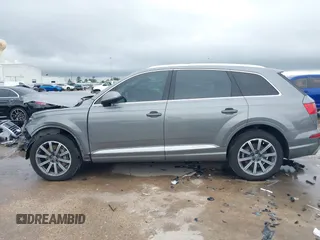 2017 Audi Q7 Premium Plus z VIN WA1LAAF77HD056813, wystawiony jako IAAI lot #42086340 z przebiegiem 83 774 mil mil oraz . Historia ofert i sprzedaży dostępna na DreamBid. Obrazek 15.