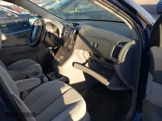 2006 Kia Sedona LX with VIN KNDMB233266051437, listed as a IAAI auction lot 41760622 with 999,999 mi miles. Bid and sale history available at carsss.com. Image 5.