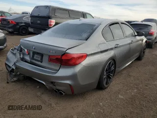 2018 BMW M5 z VIN WBSJF0C56JB282184, wystawiony jako Copart lot #87480414 z przebiegiem Nie podano mil oraz Szkody całkowita. Historia ofert i sprzedaży dostępna na DreamBid. Obrazek 3.