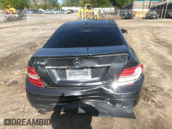2014 Mercedes-Benz C 250 с VIN WDDGJ4HB0EG255759, выставлен на аукционе IAAI как лот 41967935 с пробегом 146 275 миль миль и . История ставок и продаж доступна на DreamBid. Изображение 16.