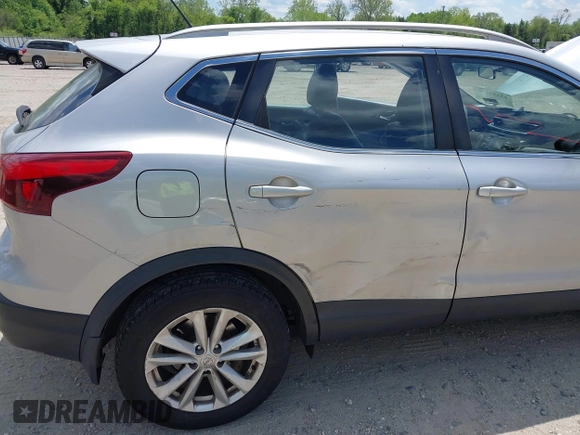 2017 Nissan Rogue SL with VIN JN1BJ1CR4HW119221, listed as a IAAI auction lot 42225236 with 172,171 mi miles and . Bid and sale history available at DreamBid. Image 17.