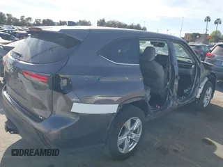 2022 Toyota Highlander LE with VIN 5TDZZRAH4NS096760, listed as a IAAI auction lot 41421802 with 28,379 mi miles and . Bid and sale history available at DreamBid. Image 4.