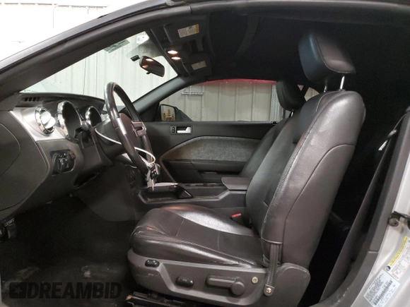 2005 Ford Mustang Deluxe with VIN 1ZVFT84N155208479, listed as a Copart auction lot 43827665 with 139,599 mi miles and Clean title. Bid and sale history available at DreamBid. Image 7.