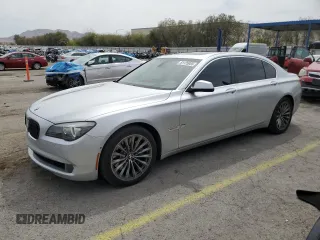 2011 BMW 7 Series 750Li z VIN WBAKB8C58BC851874, wystawiony jako Copart lot #51125055 z przebiegiem 63 000 mil mil oraz Szkoda całkowita • Salvage title. Historia ofert i sprzedaży dostępna na DreamBid. Obrazek 1.