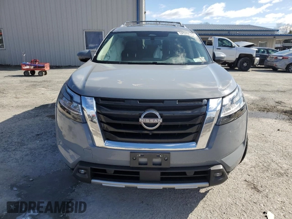 2022 Nissan Pathfinder Platinum z VIN 5N1DR3DJ0NC261450, wystawiony jako Copart lot #52529575 z przebiegiem 52 490 mil mil oraz Szkoda całkowita • Salvage title. Historia ofert i sprzedaży dostępna na DreamBid. Obrazek 5.
