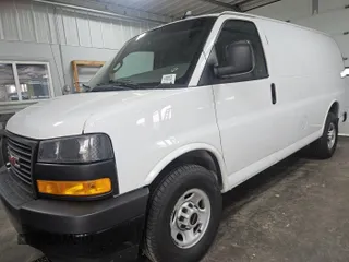 2022 GMC Savana Cargo z VIN 1GTW7AFP2N1140746, wystawiony jako IAAI lot #42515918 z przebiegiem 126 659 mil mil oraz . Historia ofert i sprzedaży dostępna na DreamBid. Obrazek 16.