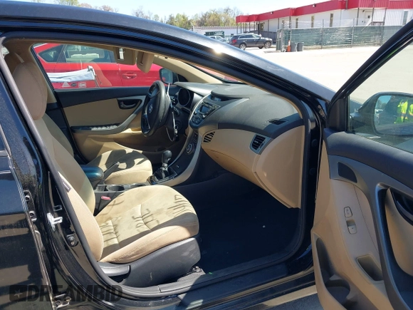 2013 Hyundai Elantra GLS z VIN KMHDH4AE6DU928322, wystawiony jako IAAI lot #42054141 z przebiegiem 147 986 mil mil oraz . Historia ofert i sprzedaży dostępna na DreamBid. Obrazek 5.