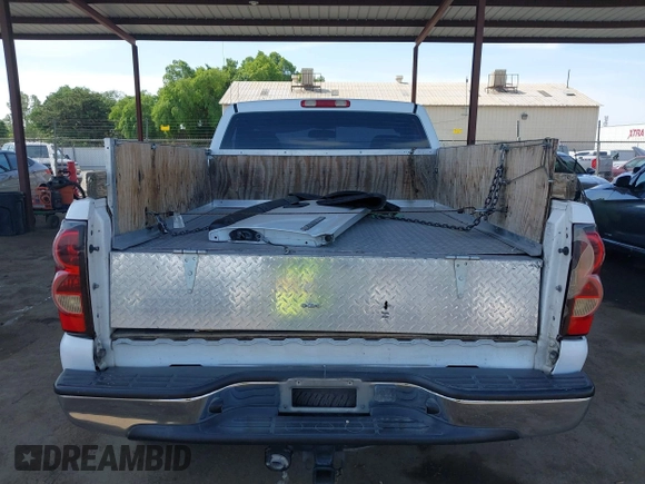 2005 Chevrolet Silverado 1500 Work Truck with VIN 1GCEC14V75Z152255, listed as a IAAI auction lot 42029731 with 270,545 mi miles. Bid and sale history available at carsss.com. Image 17.