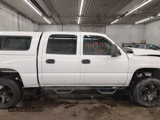 2006 Chevrolet Silverado 1500 LT1 with VIN 2GCEK13T961221041, listed as a IAAI auction lot 41497944 with 156,026 mi miles. Bid and sale history available at carsss.com. Image 14.