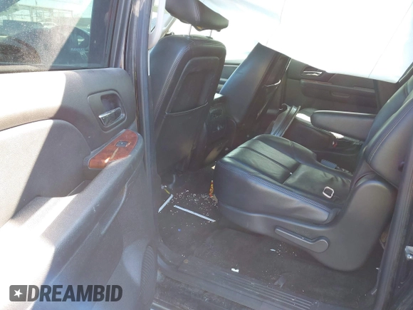 2013 GMC Yukon XL SLT with VIN 1GKS2KE71DR348271, listed as a IAAI auction lot 41388489 with 261,334 mi miles. Bid and sale history available at carsss.com. Image 8.