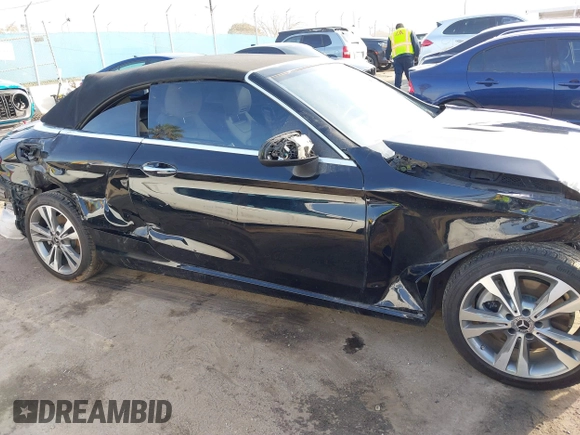 2019 Mercedes-Benz C 300 with VIN WDDWK8DB6KF827909, listed as a IAAI auction lot 41614128 with 55,903 mi miles and . Bid and sale history available at carsss.com. Image 18.
