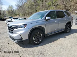 2025 Honda Pilot EX-L z VIN 5FNYG1H41SB039230, wystawiony jako Copart lot #52419625 z przebiegiem Nie podano mil oraz Szkoda całkowita • Salvage title. Historia ofert i sprzedaży dostępna na DreamBid. Obrazek 1.