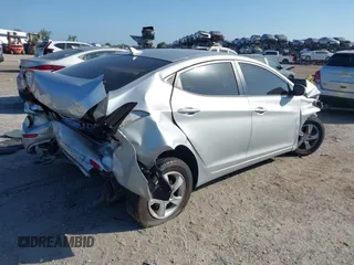2015 Hyundai Elantra SE z VIN 5NPDH4AE8FH590181, wystawiony jako IAAI lot #42107147 z przebiegiem 107 083 mil mil oraz . Historia ofert i sprzedaży dostępna na DreamBid. Obrazek 4.