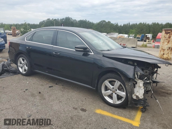 2013 Volkswagen Passat SE z VIN 1VWBH7A37DC110614, wystawiony jako Copart lot #55903665 z przebiegiem 121 117 mil mil oraz Szkoda całkowita • Salvage title. Historia ofert i sprzedaży dostępna na DreamBid. Obrazek 4.