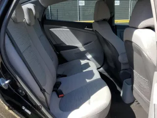 2016 Hyundai Accent SE z VIN KMHCT4AEXGU119405, wystawiony jako Copart lot #54369585 z przebiegiem 102 173 mil mil oraz Szkoda całkowita • Salvage title. Historia ofert i sprzedaży dostępna na DreamBid. Obrazek 10.
