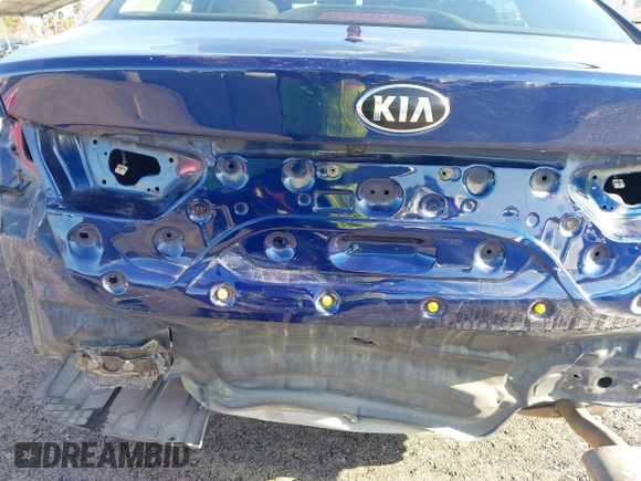 2019 Kia Optima LX with VIN 5XXGT4L35KG357596, listed as a IAAI auction lot 41785667 with 105,333 mi miles. Bid and sale history available at carsss.com. Image 6.
