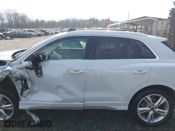 2024 Audi Q3 S line Premium z VIN WA1DECF3XR1108195, wystawiony jako IAAI lot #41833728 z przebiegiem Nie podano mil oraz . Historia ofert i sprzedaży dostępna na DreamBid. Obrazek 15.