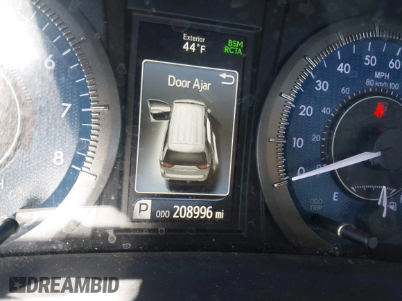 2018 Toyota Sienna XLE Auto Access Seat with VIN 5TDYZ3DC5JS914497, listed as a IAAI auction lot 41206120 with 208,996 mi miles. Bid and sale history available at carsss.com. Image 16.