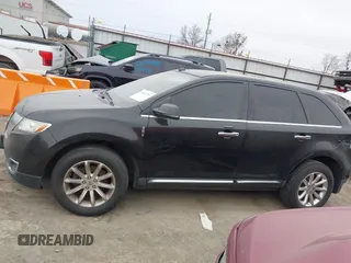 2012 Lincoln MKX z VIN 2LMDJ8JK0CBL17485, wystawiony jako IAAI lot #41697261 z przebiegiem 171 648 mil mil oraz . Historia ofert i sprzedaży dostępna na DreamBid. Obrazek 14.
