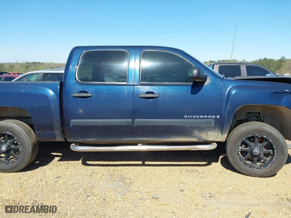 2007 Chevrolet Silverado 1500 LT w/1LT with VIN 2GCEC13C671544431, listed as a IAAI auction lot 41476046 with 133,476 mi miles. Bid and sale history available at carsss.com. Image 13.