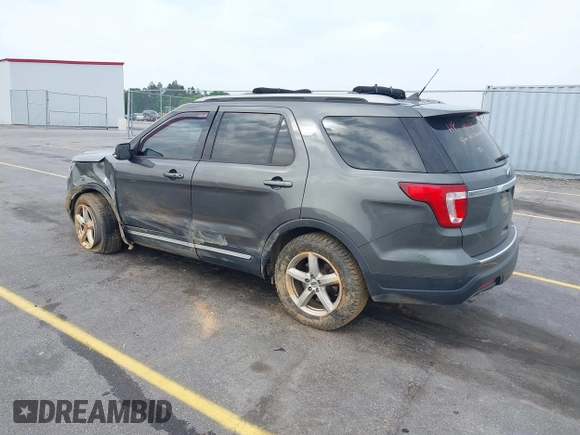 2018 Ford Explorer XLT z VIN 1FM5K7D8XJGA62972, wystawiony jako IAAI lot #42037529 z przebiegiem 182 932 mil mil oraz . Historia ofert i sprzedaży dostępna na DreamBid. Obrazek 3.
