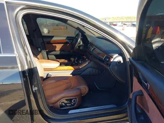 2011 Audi A8 z VIN WAURVAFD6BN019339, wystawiony jako IAAI lot #41560306 z przebiegiem 123 726 mil mil oraz . Historia ofert i sprzedaży dostępna na DreamBid. Obrazek 5.