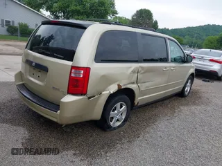 2010 Dodge Grand Caravan Hero z VIN 2D4RN3D17AR390232, wystawiony jako IAAI lot #42301567 z przebiegiem 102 004 mil mil oraz . Historia ofert i sprzedaży dostępna na DreamBid. Obrazek 4.