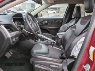 2015 Jeep Cherokee Trailhawk z VIN 1C4PJMBSXFW649425, wystawiony jako Copart lot #52900735 z przebiegiem 89 345 mil mil oraz Szkoda całkowita • Salvage title. Historia ofert i sprzedaży dostępna na DreamBid. Obrazek 7.