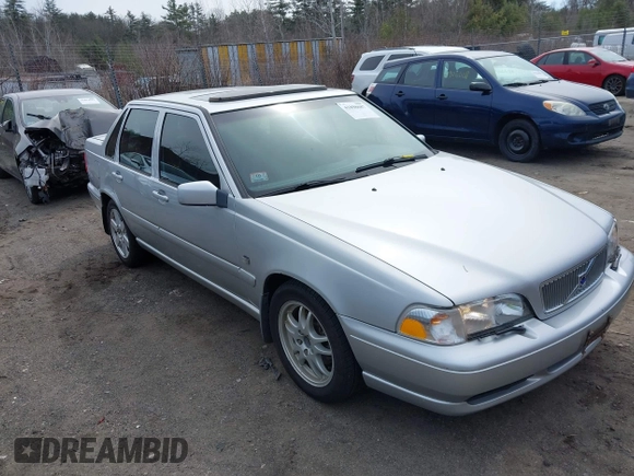 2000 Volvo S70 z VIN YV1LS56D0Y2667630, wystawiony jako IAAI lot #41898687 z przebiegiem 188 666 mil mil oraz . Historia ofert i sprzedaży dostępna na DreamBid. Obrazek 1.