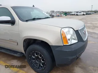 2011 GMC Yukon XL SLT with VIN 1GKS1KE01BR160725, listed as a IAAI auction lot 41587693 with 302,661 mi miles and . Bid and sale history available at carsss.com. Image 19.