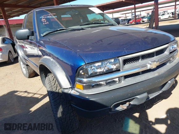 2002 Chevrolet S-10 LS with VIN 1GCCT19W428212163, listed as a IAAI auction lot 41383327 with 1 mi miles. Bid and sale history available at carsss.com. Image 1.