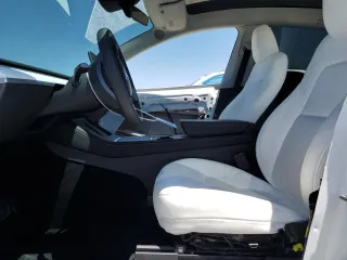 2024 Tesla Model Y Long Range with VIN 7SAYGDEE4RF054753, listed as a Copart auction lot 57989375 with 21,394 mi miles and Salvage title. Bid and sale history available at DreamBid. Image 7.