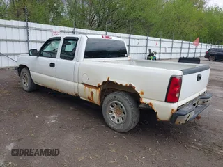 2005 Chevrolet Silverado 1500 Work Truck with VIN 1GCEC19X15Z289993, listed as a IAAI auction lot 42170540 with 228,281 mi miles. Bid and sale history available at carsss.com. Image 3.