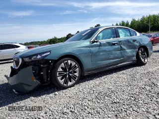 2024 BMW 5 Series 530i z VIN WBA43FJ0XRCR56606, wystawiony jako Copart lot #55720425 z przebiegiem 31 342 mil mil oraz Szkoda całkowita • Salvage title. Historia ofert i sprzedaży dostępna na DreamBid. Obrazek 1.