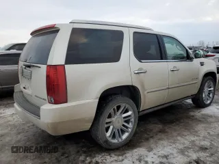 2014 Cadillac Escalade Platinum z VIN 1GYS4DEF6ER244833, wystawiony jako Copart lot #86022604 z przebiegiem 79 038 mil mil oraz Szkody całkowita. Historia ofert i sprzedaży dostępna na DreamBid. Obrazek 3.
