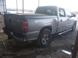 2006 Chevrolet Silverado 1500 LT1 with VIN 2GCEC13T061148784, listed as a IAAI auction lot 41640502 with 325,509 mi miles. Bid and sale history available at carsss.com. Image 4.