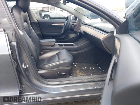 2022 Tesla Model 3 Long Range z VIN 5YJ3E1EB2NF203477, wystawiony jako IAAI lot #42037932 z przebiegiem 56 509 mil mil oraz . Historia ofert i sprzedaży dostępna na DreamBid. Obrazek 5.