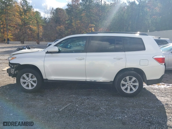 2013 Toyota Highlander with VIN 5TDZK3EH6DS127887, listed as a IAAI auction lot 40918744 with 200,755 mi miles. Bid and sale history available at carsss.com. Image 15.