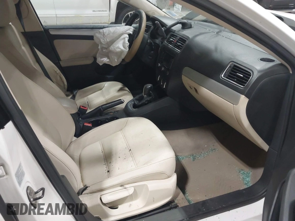 2011 Volkswagen Jetta SEL with VIN 3VWLZ7AJ3BM392813, listed as a IAAI auction lot 41922952 with 194,533 mi miles and . Bid and sale history available at DreamBid. Image 5.