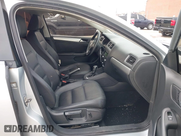 2013 Volkswagen Jetta SE with VIN 3VWDX7AJXDM373706, listed as a IAAI auction lot 42161655 with 202,471 mi miles and . Bid and sale history available at DreamBid. Image 5.