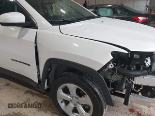 2020 Jeep Compass Altitude z VIN 3C4NJDBB6LT252156, wystawiony jako IAAI lot #42507699 z przebiegiem 47 261 mil mil oraz . Historia ofert i sprzedaży dostępna na DreamBid. Obrazek 18.