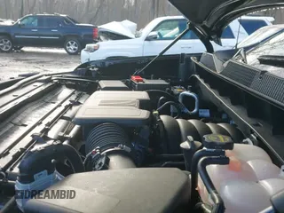 2025 Chevrolet Silverado 1500 z VIN 1GCUKJED2SZ162191, wystawiony jako IAAI lot #41652833 z przebiegiem 2 837 mil mil oraz . Historia ofert i sprzedaży dostępna na DreamBid. Obrazek 19.