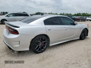 2020 Dodge Charger Scat Pack Widebody z VIN 2C3CDXGJ6LH175883, wystawiony jako Copart lot #59805515 z przebiegiem 27 322 mil mil oraz Czysty tytuł • Clean title. Historia ofert i sprzedaży dostępna na DreamBid. Obrazek 3.