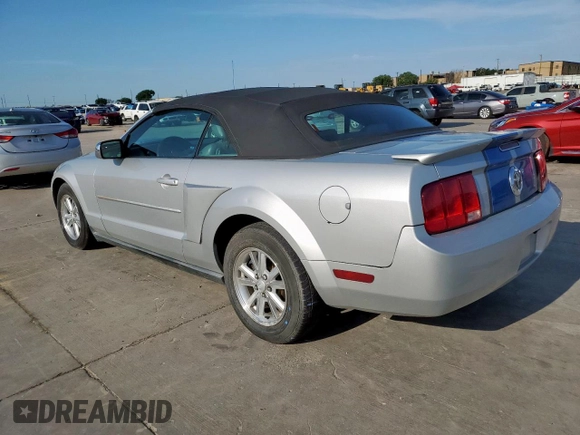 2008 Ford Mustang Deluxe z VIN 1ZVHT84NX85201463, wystawiony jako Copart lot #55823485 z przebiegiem 197 944 mil mil oraz Czysty tytuł • Clean title. Historia ofert i sprzedaży dostępna na DreamBid. Obrazek 2.