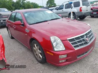 2008 Cadillac STS RWD z VIN 1G6DZ67AX80158501, wystawiony jako IAAI lot #42390908 z przebiegiem 149 667 mil mil oraz . Historia ofert i sprzedaży dostępna na DreamBid. Obrazek 1.